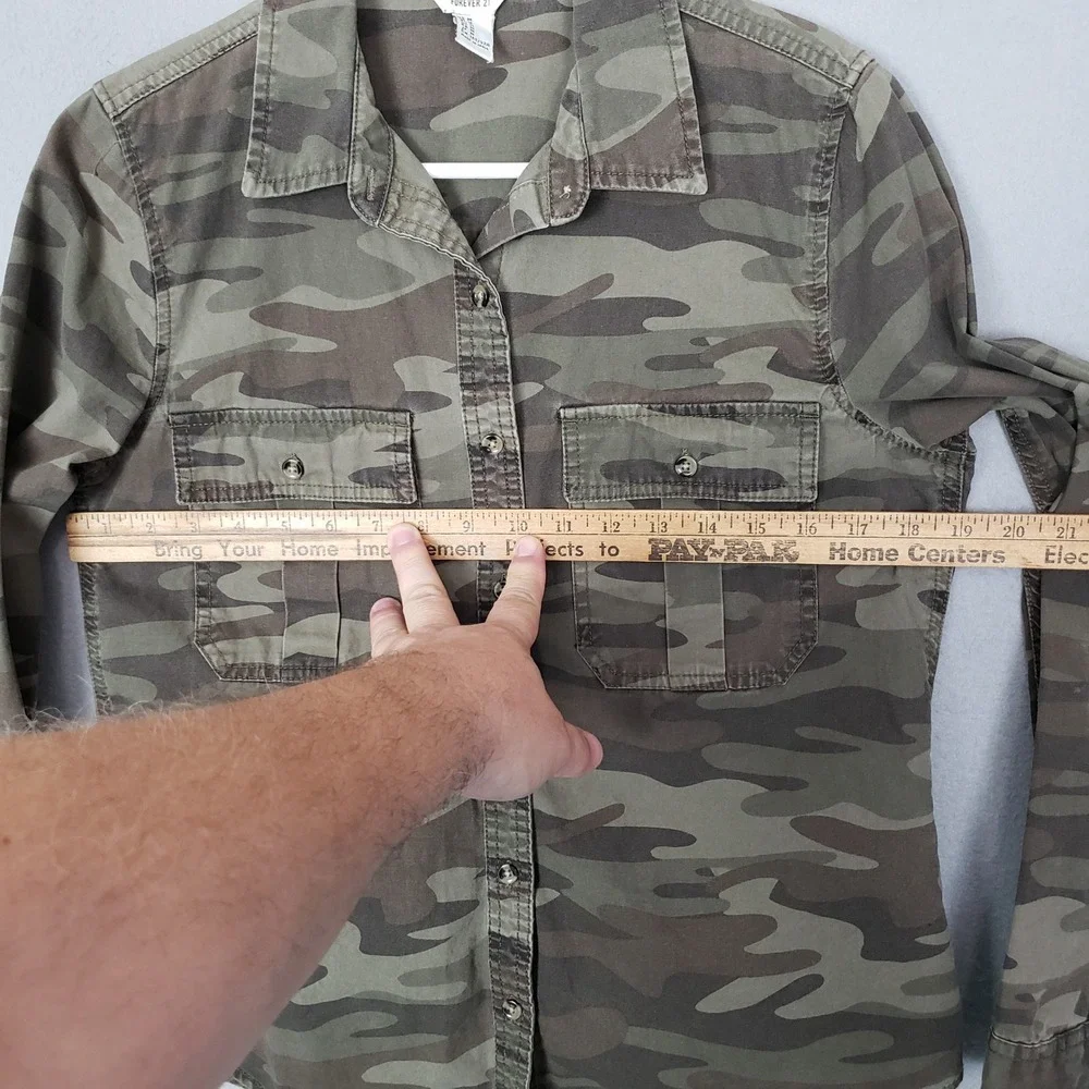 Forever 21 Size‎ M Camouflage Button Up Long Sleeve Green Camo Military Utility
